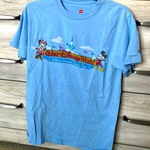 Walt Disney world entrance sign tee | cornflower blue